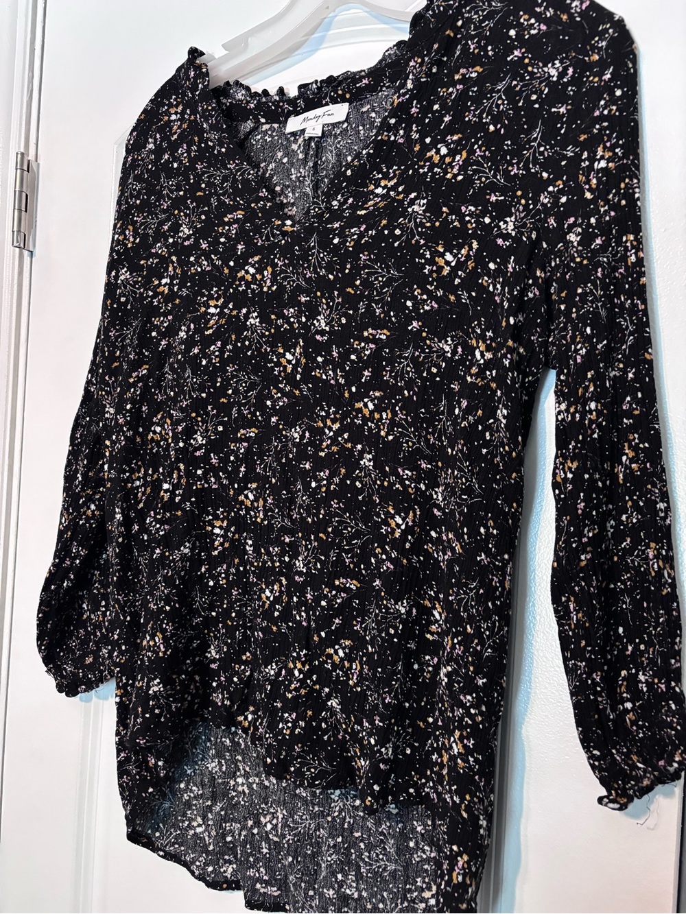 Monday Fun Black Floral V-Neck Ruffle Blouse Size Small 100% Rayon